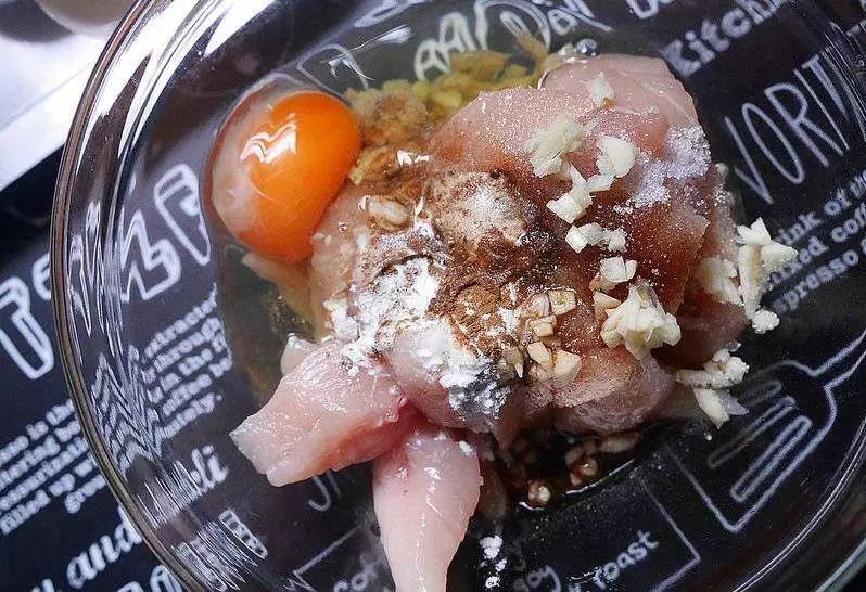 自製濕粉油炸香香雞的美味祕訣大公開,自己在家就能做,不用排長隊買了