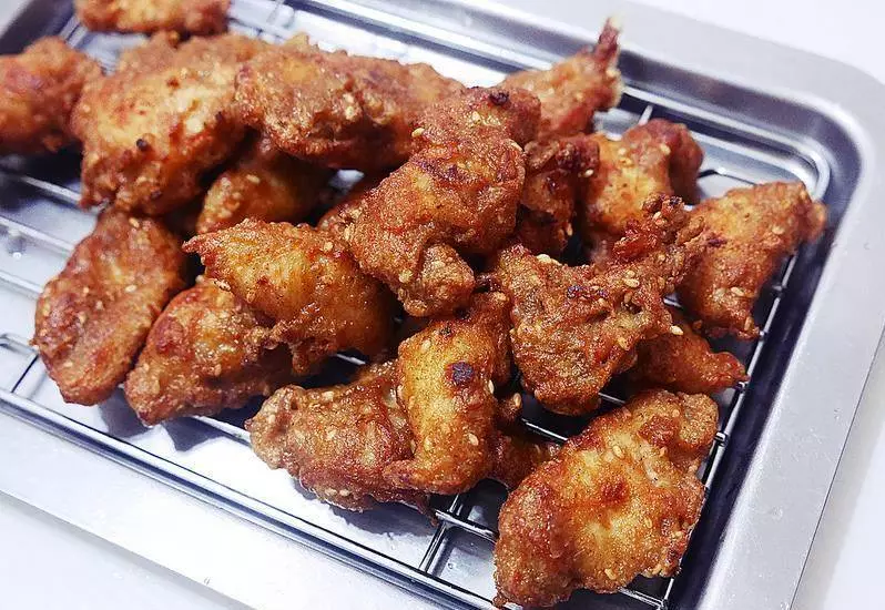 自製濕粉油炸香香雞的美味祕訣大公開,自己在家就能做,不用排長隊買了