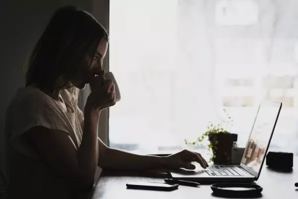 職場心理學:長期上班會讓人越來越愚蠢?你該了解何謂〝異化勞動〞
