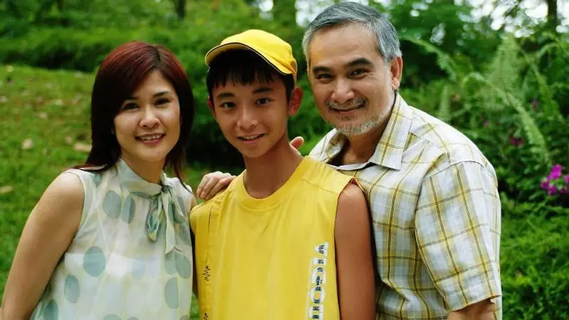 Mediacorp Channel 8 為藝人馮偉衷所特製的1分41秒懷念短片,粉絲們看了不禁落淚....