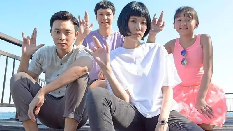 Mediacorp Channel 8 為藝人馮偉衷所特製的1分41秒懷念短片,粉絲們看了不禁落淚....
