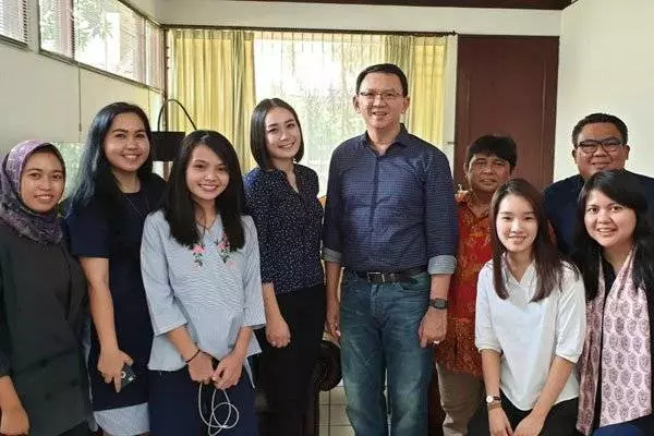 官員:鍾萬學將迎娶德薇