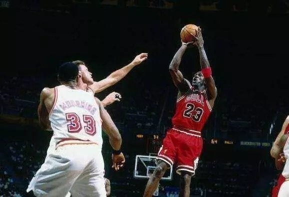 從一張數據圖看誰是NBA最強中投王!喬丹遙遙領先另外13人