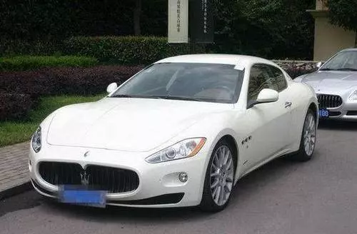 路邊的報廢豪車,進去之後才感覺上當了 !