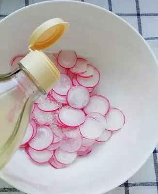 有「這3種」症狀的人,一定要多生吃蘿蔔,預防心腦血管疾病!