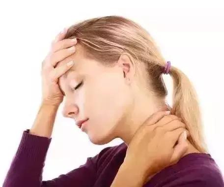 頸椎病有多要命?很危險!一招教你如何滾出好頸椎(附頸椎操)