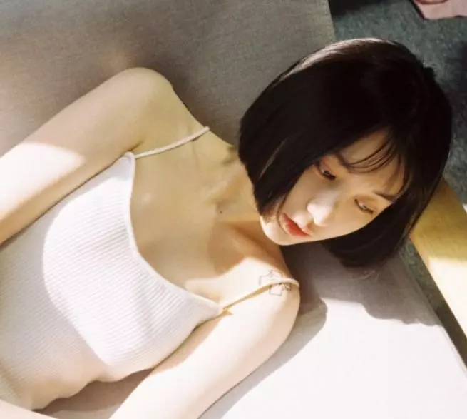 丈夫去世5年,帶著女兒看望婆婆時,女兒一聲爸爸,她徹底蒙住