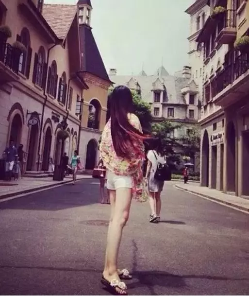 丈夫去世5年,帶著女兒看望婆婆時,女兒一聲爸爸,她徹底蒙住
