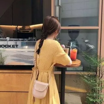 丈夫去世5年,帶著女兒看望婆婆時,女兒一聲爸爸,她徹底蒙住