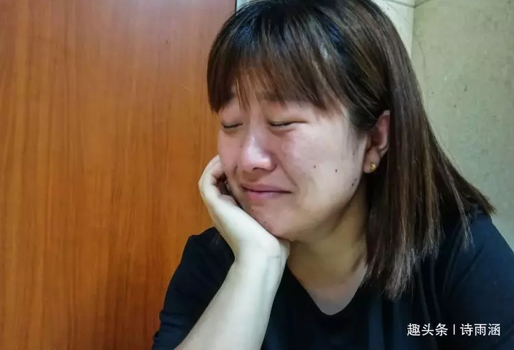 六十大壽,小兒媳只給六百被俺趕走,拆開大兒媳厚厚的紅包,蒙了