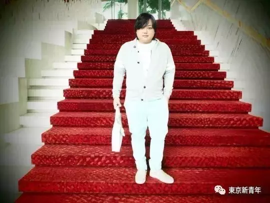 胖總裁「年收100億」正妹女友一個換一個!他破產後小模女友竟「不肯離開他」...!