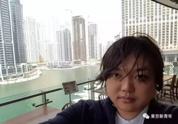 胖總裁「年收100億」正妹女友一個換一個!他破產後小模女友竟「不肯離開他」...!
