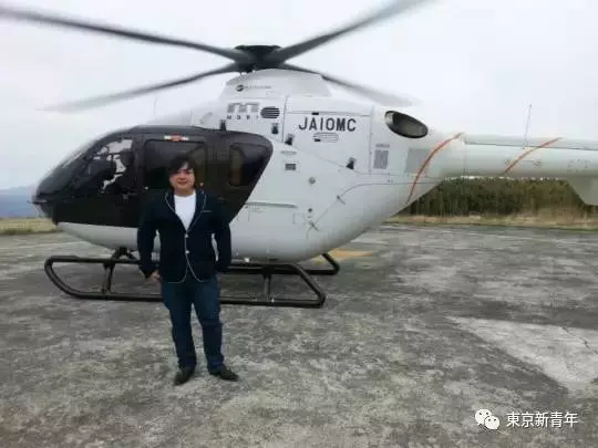 胖總裁「年收100億」正妹女友一個換一個!他破產後小模女友竟「不肯離開他」...!