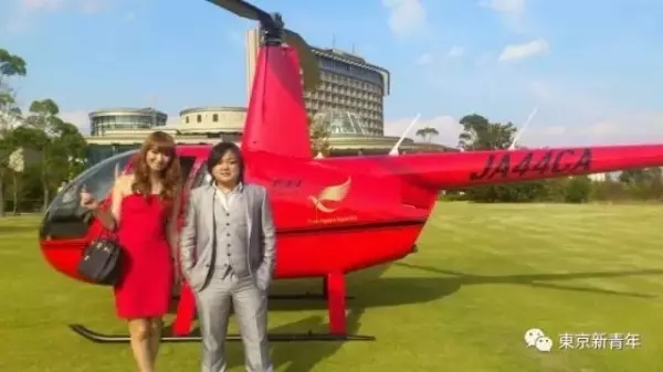 胖總裁「年收100億」正妹女友一個換一個!他破產後小模女友竟「不肯離開他」...!