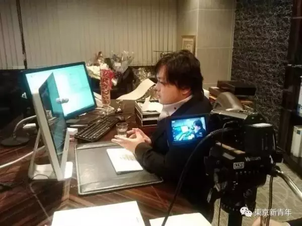 胖總裁「年收100億」正妹女友一個換一個!他破產後小模女友竟「不肯離開他」...!