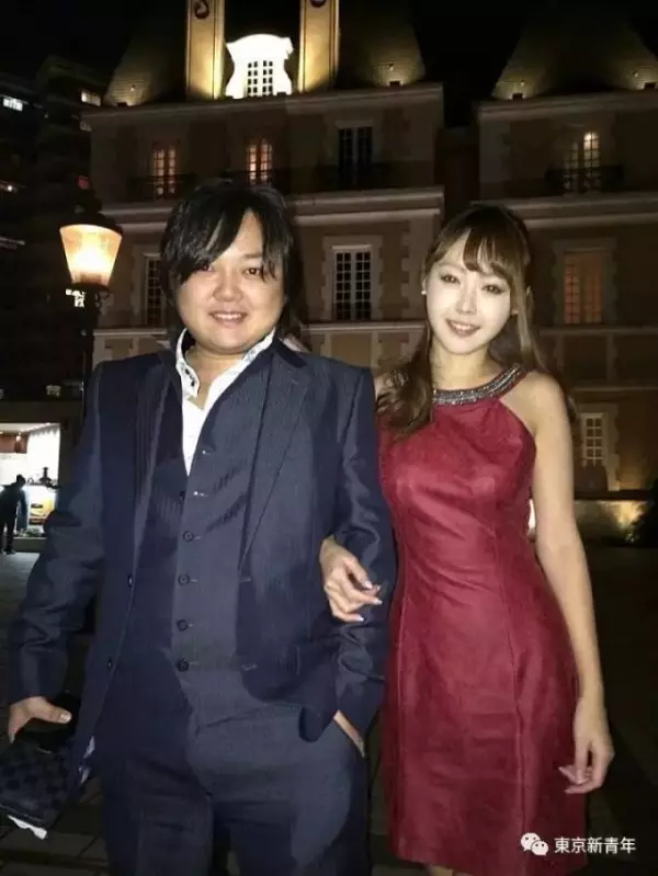 胖總裁「年收100億」正妹女友一個換一個!他破產後小模女友竟「不肯離開他」...!
