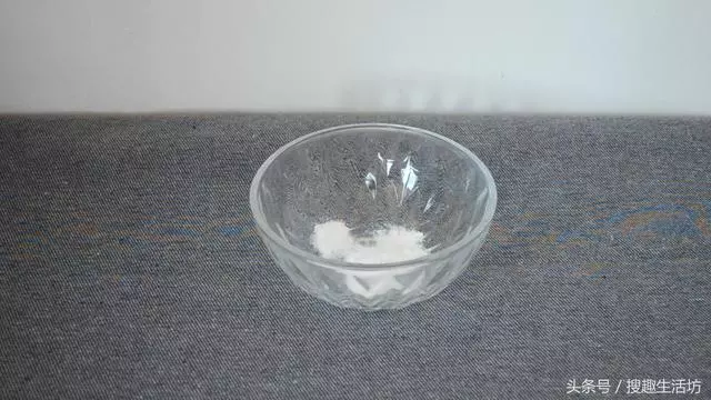 「手指被扎了刺」用針都挑不出來?水裡加點「它」泡一泡,讓刺自己跑出來......