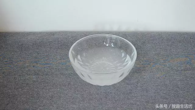 「手指被扎了刺」用針都挑不出來?水裡加點「它」泡一泡,讓刺自己跑出來......