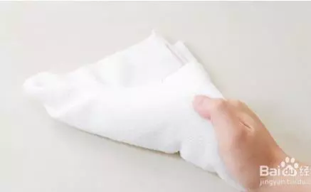 「浴 室 汙 垢」永 遠 清 不 乾 淨?!只 要 用「洗 碗 精 加 上……」閃 到 你 都 睜 不 開 眼 睛!
