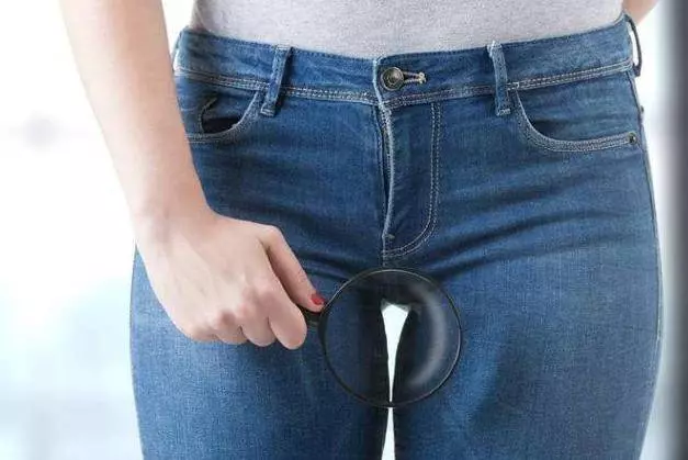 女人身上這2處「發黑」,多半是子宮出問題,做好這4點,宮寒不上身!