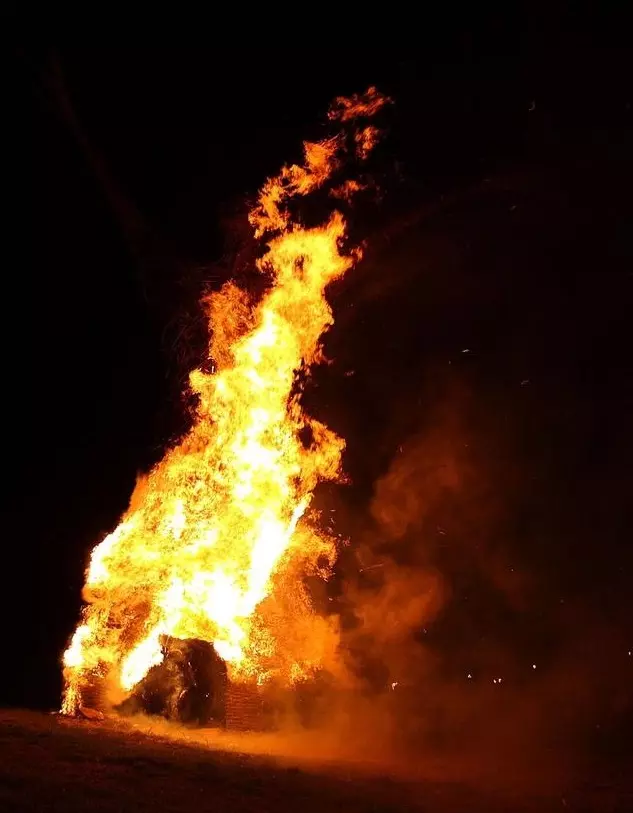 古歐洲愛用「柳條人」祭天!把活人裝進巨型編織像 一把火換你全家幸福