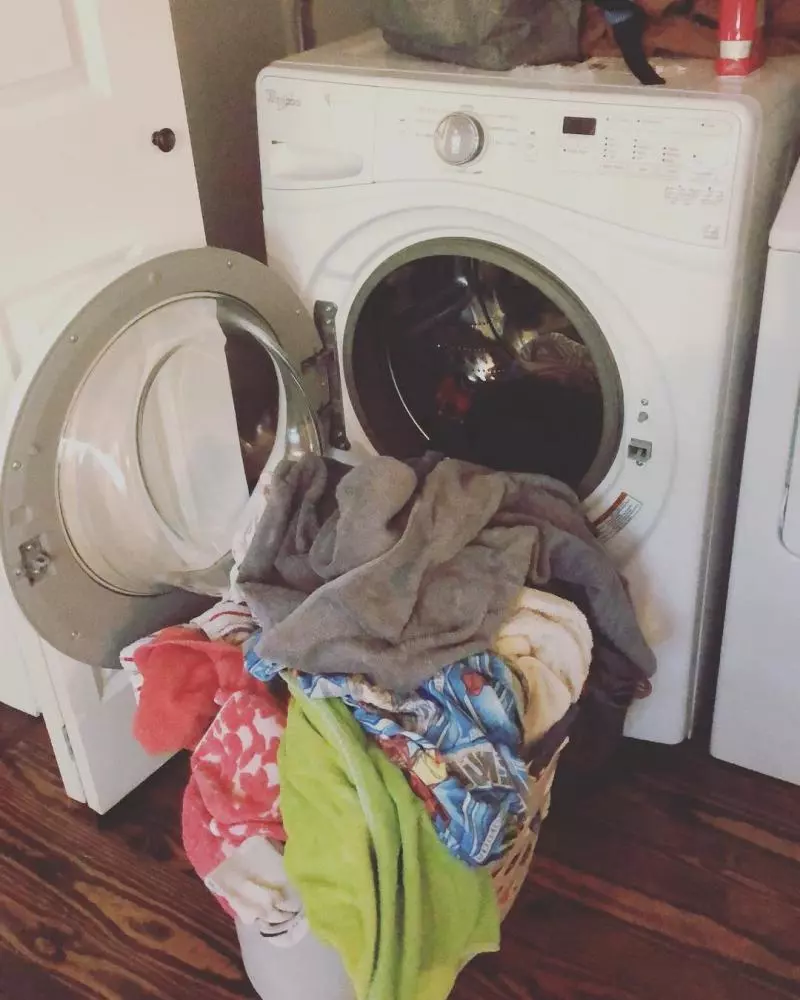 10個讓新衣服洗一次就無法穿了的「常犯洗衣服錯誤」 白色衣服需要多注意!