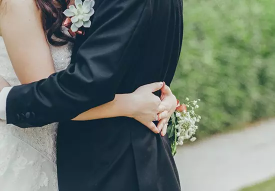 她當新娘前一天收到小三「炫耀技巧訊息」 隔天婚禮誓詞改念訊息內容...長輩氣到差點嗝屁
