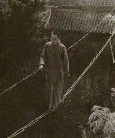 電影只是敷衍觀眾 少林寺真面目「倒吊練功」當飯吃...照片讓媽媽都會哭!