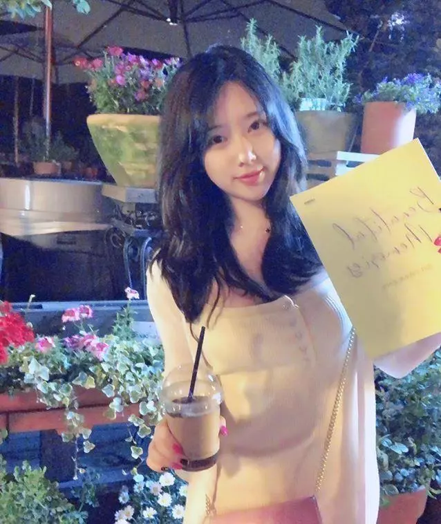 花店老闆愛上健身,從嬌小身材到迷人線條,網友:最後兩張圖才是重點