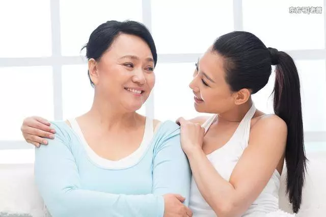 初次帶男友回家,他給母親一個紙袋,打開袋子我泣不成聲