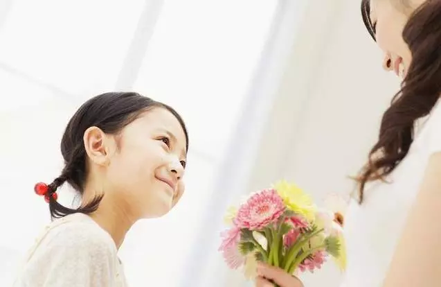 離婚後,我接婆婆一起生活,女兒翻出一本日記本,打開後我哭了