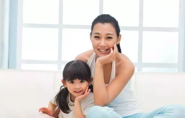 離婚後,我接婆婆一起生活,女兒翻出一本日記本,打開後我哭了
