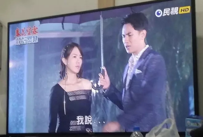 台灣鄉土劇無極限! 鏡頭從上往下拍驚見女主角「上半身驚人亮點」!