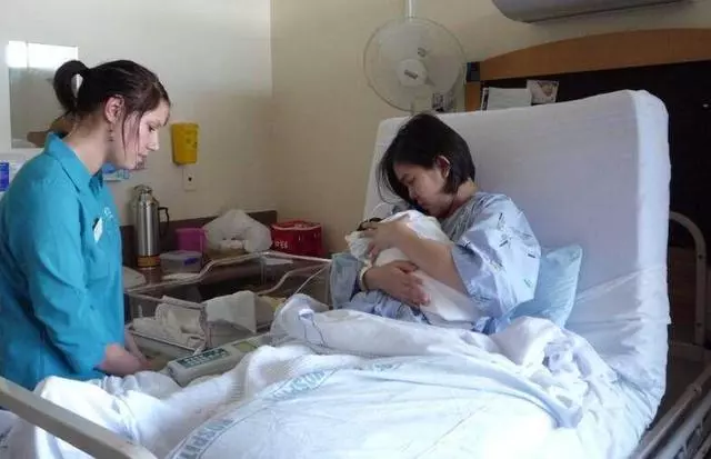 弟媳坐月子我去照顧,門外無意中聽到父母的對話,我立刻掉頭回家