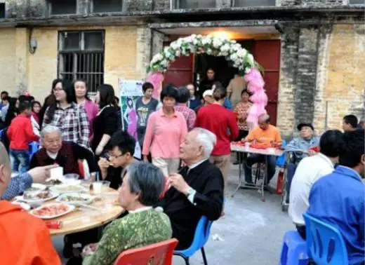 老伴住院,親家母送來20萬救急,她說番話,我感到好慚愧