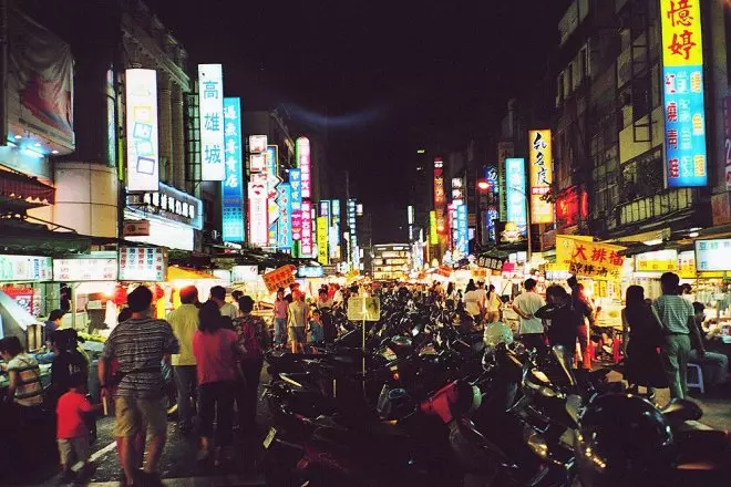 超坑!瑞豐夜市「水煮玉米4支220」民眾拒買還被甩臉 老闆娘終於出面喊冤:「我是被逼的」