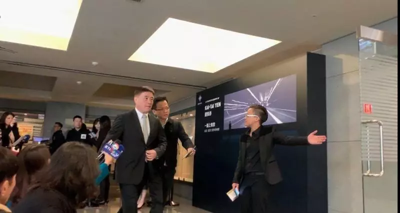 嚴凱泰追思會落幕! 1400位好友齊聚政商雲集哽咽:「他還在」 妻子親自錄唱緬懷摯愛!