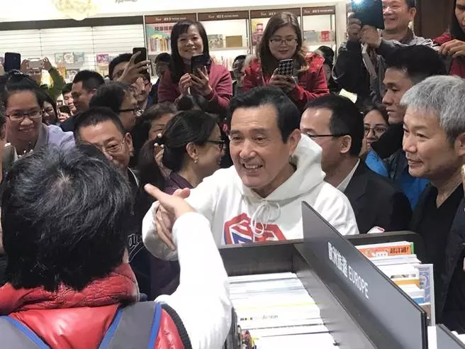 前總統馬英九花蓮簽書會 馬迷砸三萬支持