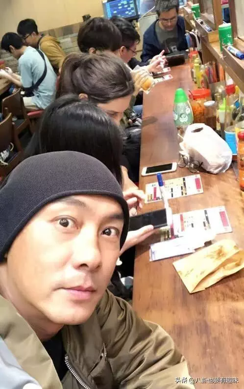 繼佘詩曼後,53歲的張衛健開濾鏡拍照後也嚇壞了網友