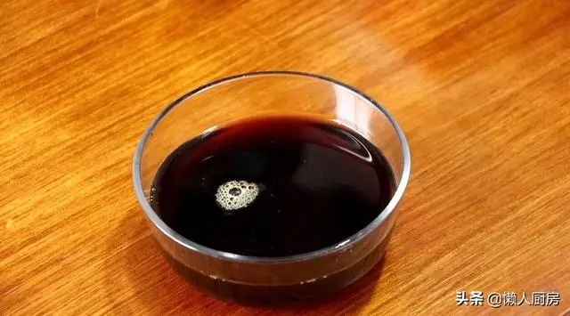 不用炒糖色,不放一滴油,這是懶人版豉油雞的做法,好吃不油膩