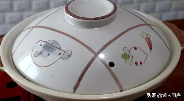 不用炒糖色,不放一滴油,這是懶人版豉油雞的做法,好吃不油膩