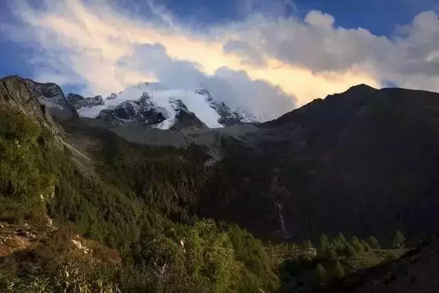 即將被開發!與色達比肩的聖地,境內藏有一座神山,美得實在低調