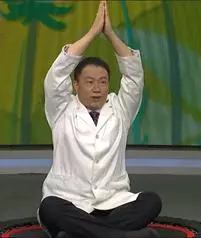 腰上「游泳圈」難去?輕鬆三招教你練出小蠻腰!