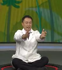 腰上「游泳圈」難去?輕鬆三招教你練出小蠻腰!