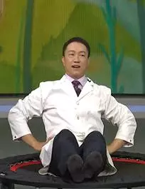 腰上「游泳圈」難去?輕鬆三招教你練出小蠻腰!