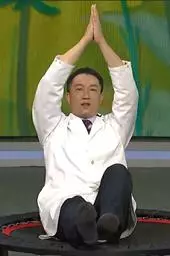 腰上「游泳圈」難去?輕鬆三招教你練出小蠻腰!