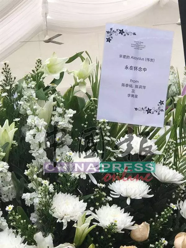 馮偉衷靈堂上 排隊向馮偉衷獻上最後心意