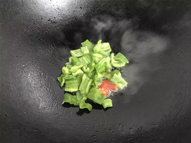 山藥這樣做,比大魚大肉都好吃,鮮美下飯,我家隔三差五做一次