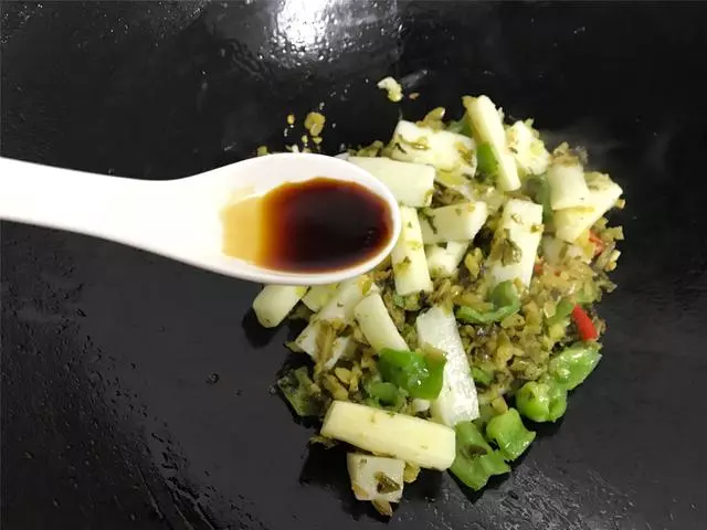 山藥這樣做,比大魚大肉都好吃,鮮美下飯,我家隔三差五做一次