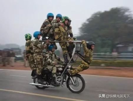 印度閱兵讓人大開眼界,戰鬥機用拖拉機拉進場,外媒:比不了